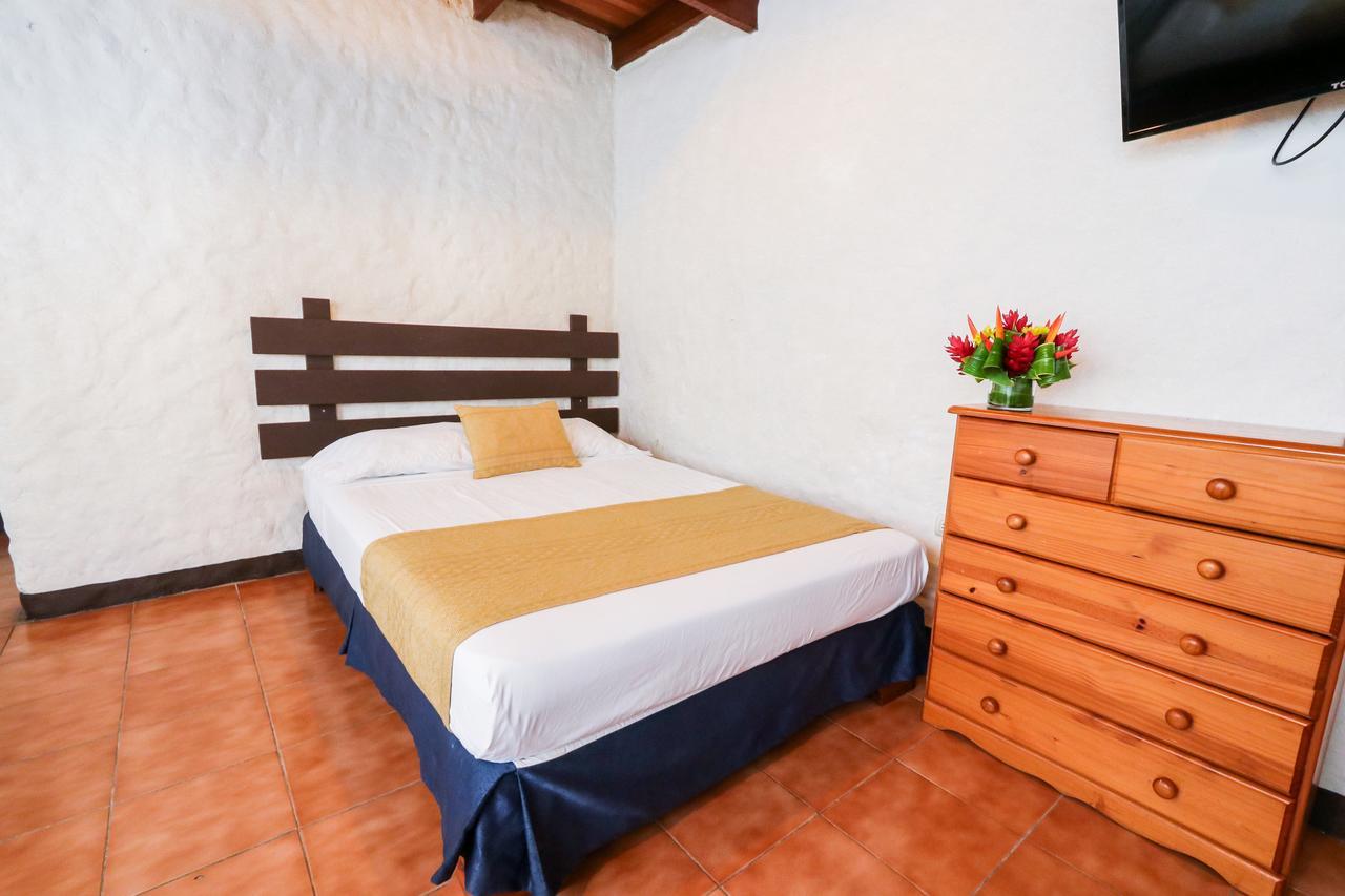 Hotel Flor Blanca Manuel Antonio Exteriör bild