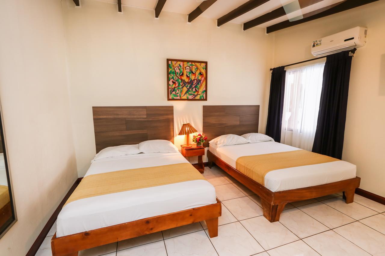 Hotel Flor Blanca Manuel Antonio Exteriör bild