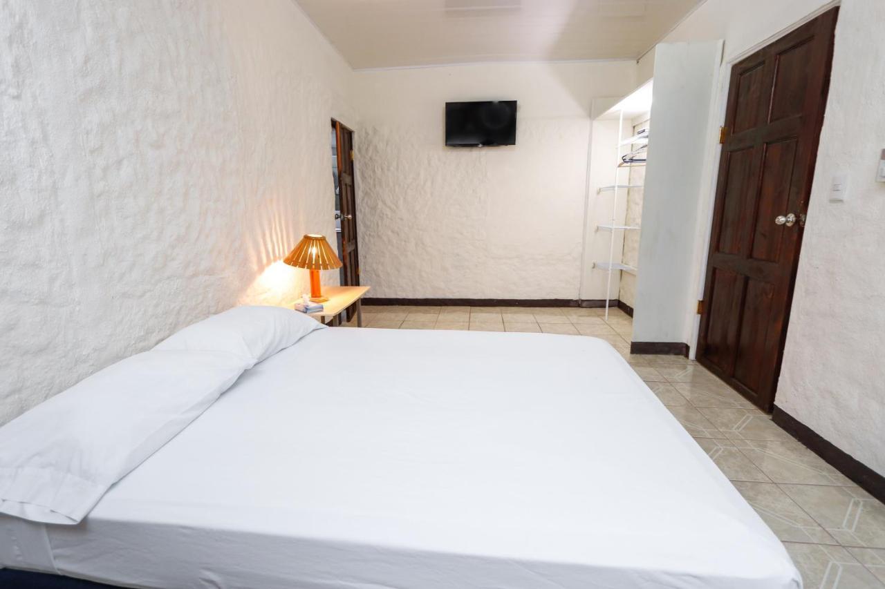Hotel Flor Blanca Manuel Antonio Exteriör bild